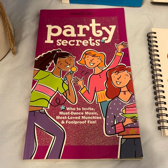 American Girl Library collection - pack of 6 books! - Picture 5 of 7